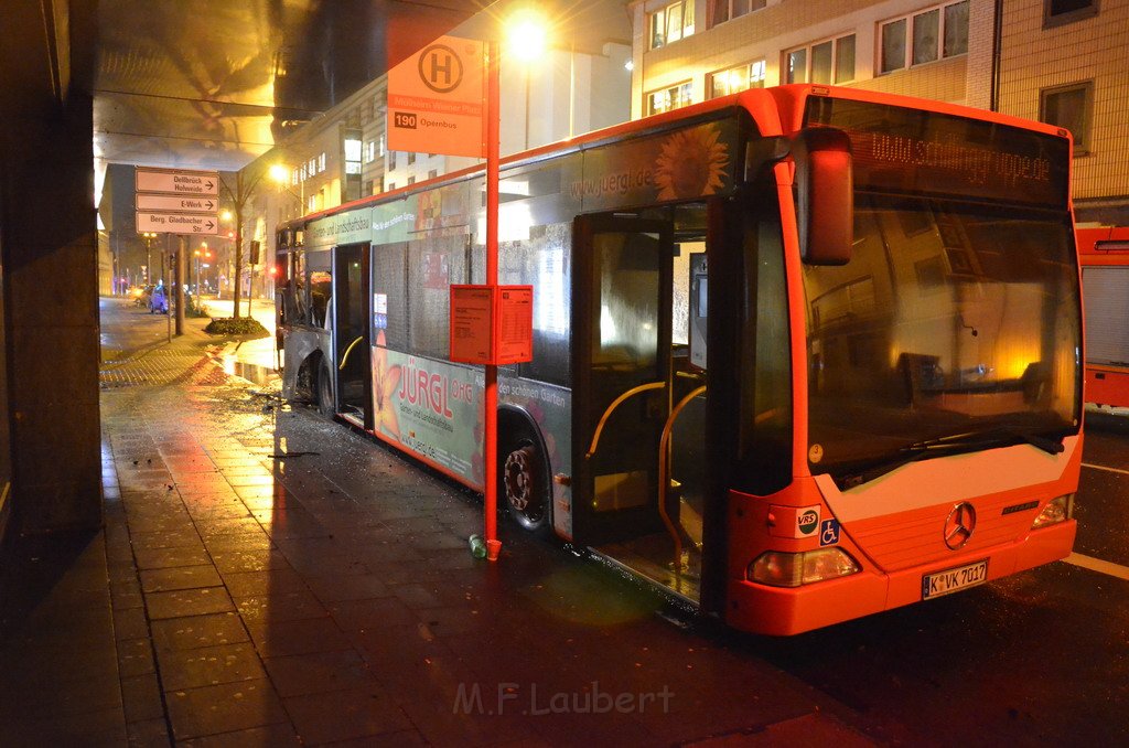 Stadtbus fing Feuer Koeln Muelheim Frankfurterstr Wiener Platz P087.JPG